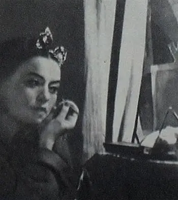 За гримировальным столиком Астрахань 1953 Баланс сидя 1958 Портрет в - фото 27
