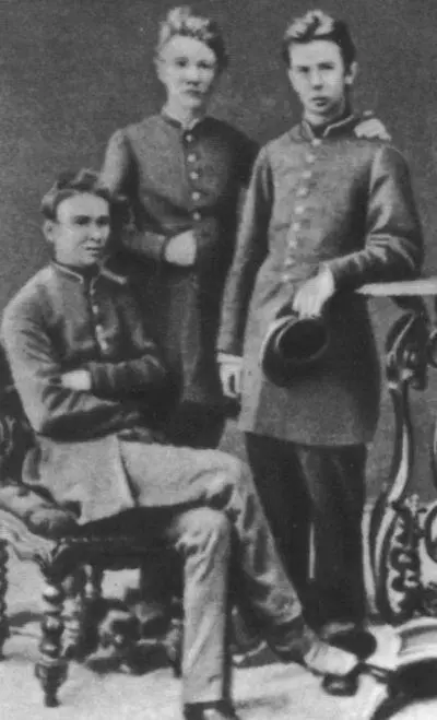 Розанов с друзьямигимназистами Неловицким и В Алексеевым 1878 г - фото 6