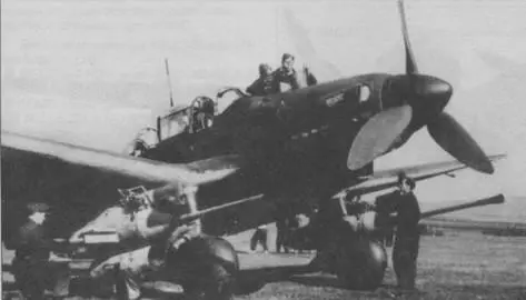 Модификация Ju 87G2 отличалась крылом увеличенного размаха Выпуск Ju 87G - фото 134