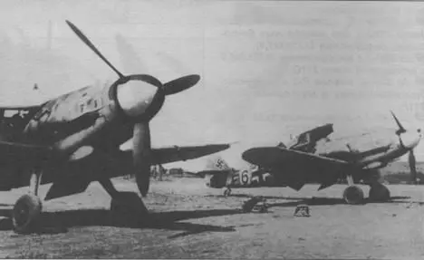 Разведчики Bf 109F5 на полевом аэродроме Messerchmitt Bf 109 Мессершмитт Bf - фото 138