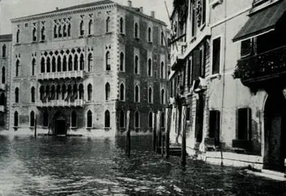 КаФоскари Недалеко от дворца Редзонико находится КаФоскари ка - фото 51