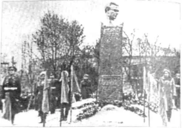 Киев Открытие памятника Герою Советского Союза генералполковнику М П - фото 17