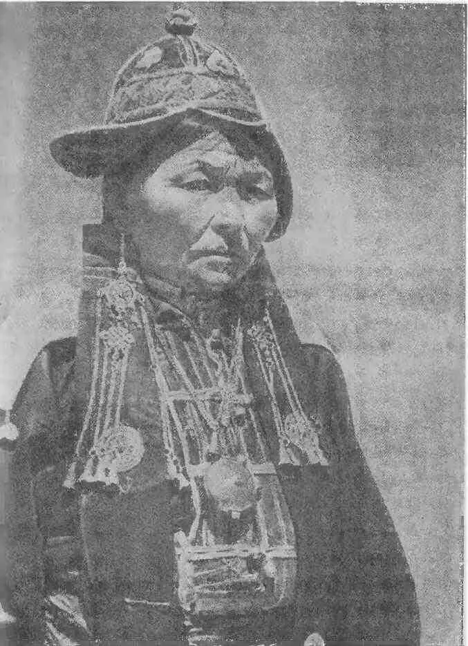 Женщина в дзахачинском старинном костюме Казахские седла - фото 35