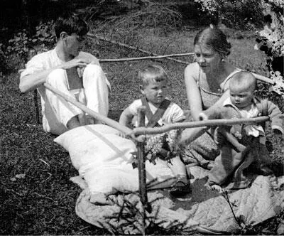 Арсений и Мария с детьми хутор Горчакова Тучково 1935 г На с 12 Арсений - фото 8