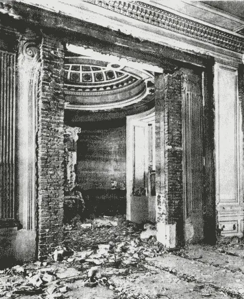 Часовня Станислава Августа Снимок 1941 года Вид на западное крыло Замка и - фото 28