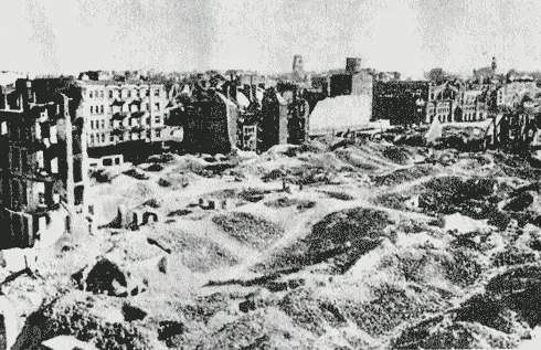Уничтоженный бомбами пожарами и динамитом район площади Железной Брамы На - фото 36