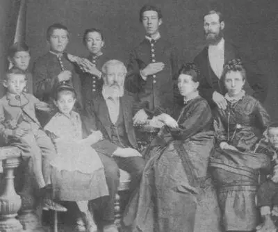 Семья Чеховых Сидят слева направо Михаил Мария Павел Егорович Евгения - фото 4