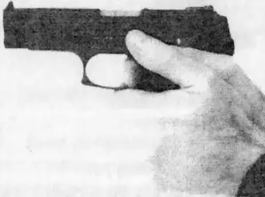 Рис 107 Пальцы левой руки закрепляют хват сильной руки Рис 108 Третья или - фото 168