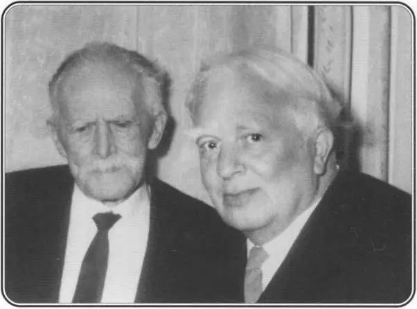 Дмитрий Николаевич Чегодаев и его сын Андрей 1966 год Его сменил сравнительно - фото 20