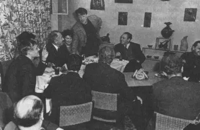 Редакция журнала Юность 1963 Тогда в Тобольске и Екатеринбурге да это - фото 42