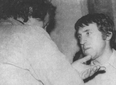 В Аксенов и В Высоцкий Карманных калькуляторов еще не было Японец взял - фото 50