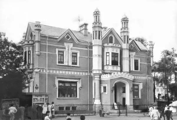 Дом Салтыковых на Строгоновской даче Крыло замка Генриха VIII Хэмптонкурта - фото 106