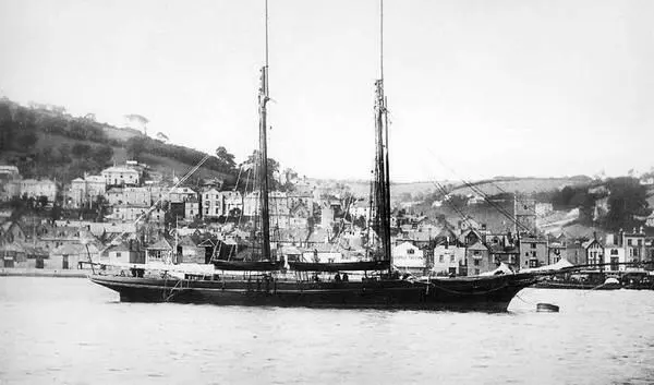 Инва одна из яхт графа Сергея Александровича Граф СА Строгонов играет - фото 195