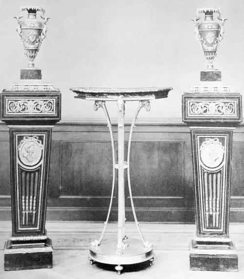 Страница из аукционного каталога 1931 г Представлены две вазы мастерской Ф - фото 268
