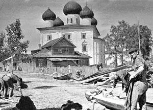 Вот в этом городе на берегу Онеги мы собрали байдарки и отправились вниз по - фото 152