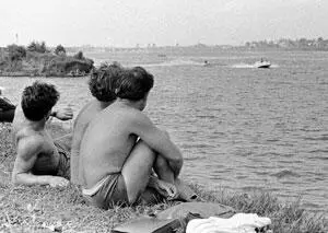 Слева Строгинская бухта Середина 60х годов Одна из первых в Москве - фото 175