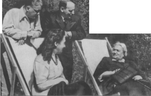 Н Альтман Е Шварц и И Эренбург Ленинград 1957 О Берггольц и Е Шварц - фото 32