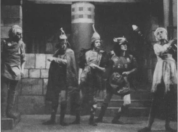 Е Шварц крайний слева в спектакле Гондла по пьесе Н Гумилева Театральная - фото 6