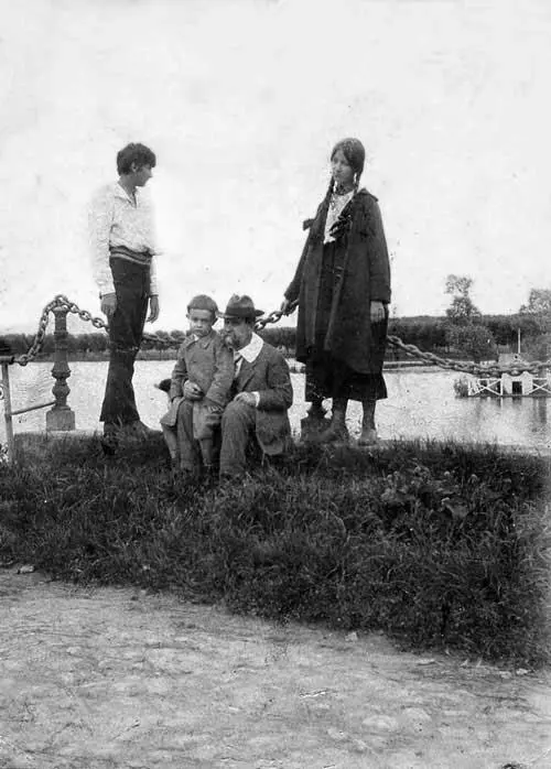 С Яблоновский с семьей Москва ок 1916 Революция Встречи с Романовыми - фото 31