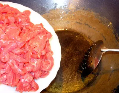 Температура под сковородой при обжарке мяса должна быть гораздо выше нежели - фото 335