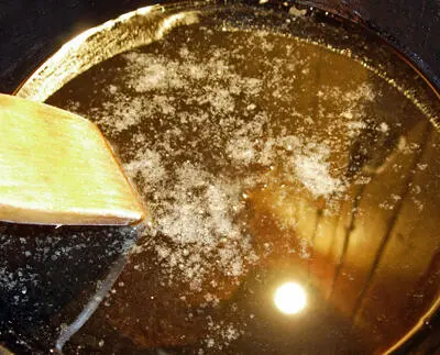 Уложим в разогретое масло куски мяса и обжарим их со всех сторон слегка - фото 116