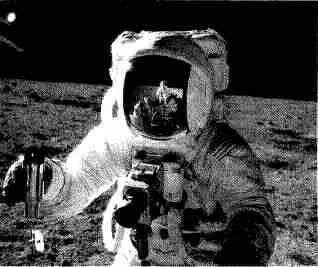 Рис 660 Нелегко брать пробы грунта если на груди висит большая фотокамера - фото 200
