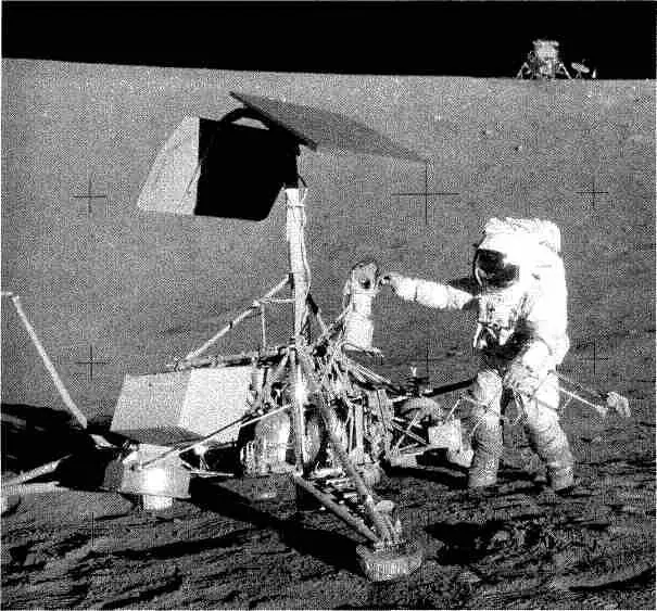 Рис 663 Начинается демонтаж телекамеры Беглый осмотр спускаемого аппарата - фото 203