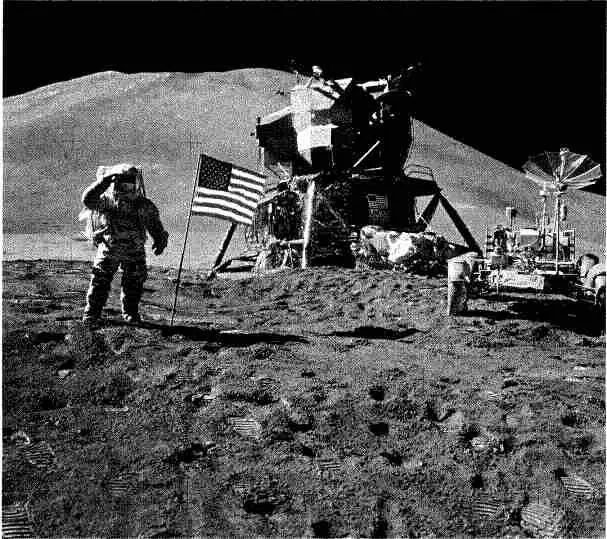 Рис 6101 Привет земляне Джеймс Ирвин и его лунное хозяйство на фоне гор - фото 241