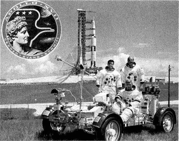 Рис 6122 Экипаж Аполлона17 сидит командир Юджин Сернан слева пилот - фото 262