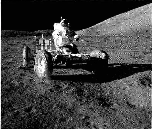 Рис 6126 Лунный гонщик Юджин Сернан в пробной поездке на не полностью - фото 266