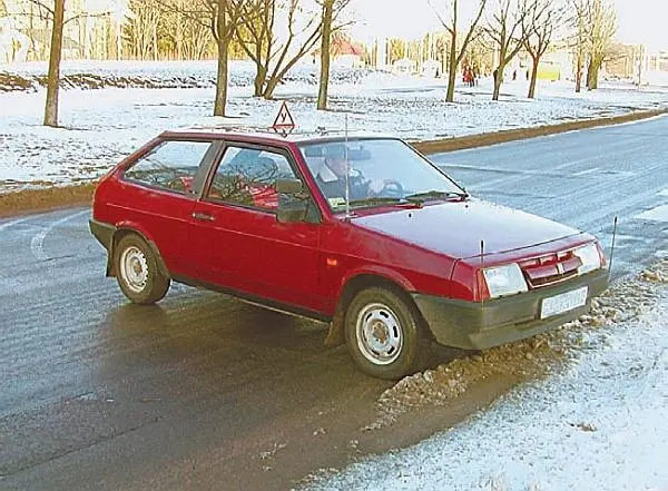 Рис 25От учебных авто также лучше держаться подальше Отмечу что если оно - фото 18