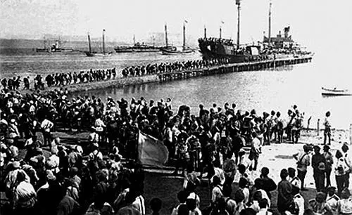 Исход белых из Крыма 1920 г Сражался на стороне белых и дядя Киры Алексеевны - фото 11
