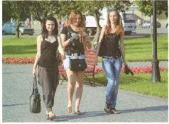 Студентки прогуливаются по Харькову Жилые дома в Харькове внутренний двор - фото 101