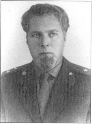 Полковник КГБ ЮМодин 1975 г ЮМодин читает лекцию в институте разведки - фото 27