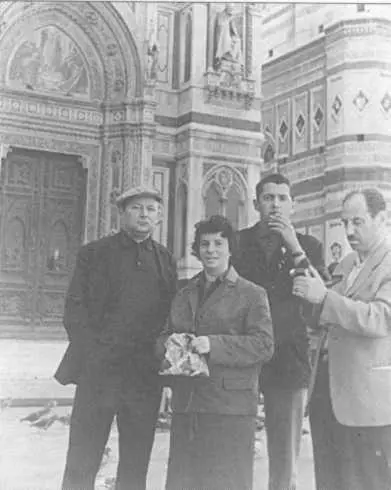 С Эдуардом В Ялте На палубе теплохода Грузия Я Инна капитан А - фото 45