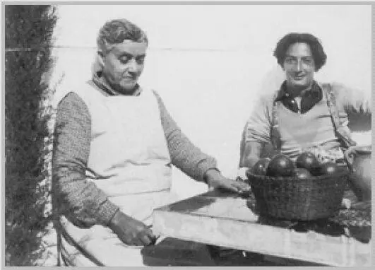 Дали и Лидия Ногес 1927 Дали и Лорка в Кадакесе 1927 Дали и Бунюэль на - фото 10