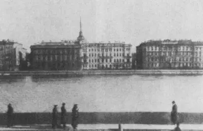 Вид на Адмиралтейскую набережную и дом И В Рукавишникова в центре Фото - фото 10