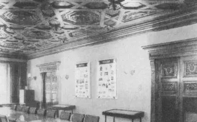 Помещение в котором располагалась набоковская библиотека Сохранился потолок - фото 23