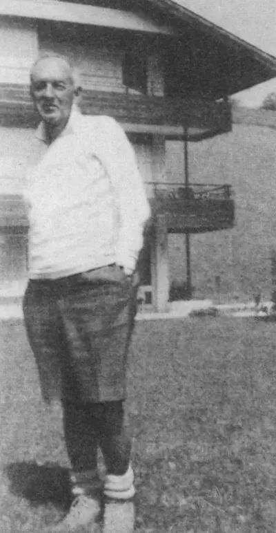 Набоков возле шале в Швейцарии 60е гг Обычный автограф Набокова на его - фото 65