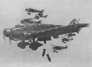 Итальянский бомбардировщик Савойя Маркетти SM81 в сопровождении истребителей - фото 6