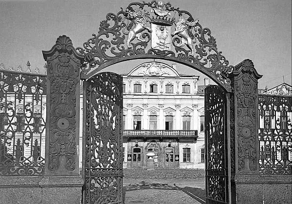 Шереметевский дворец История музея Усадьбу Шереметевых выстроили в начале - фото 30
