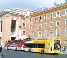 Экскурсионные автобусы Еще один интересный автобусный маршрут Рима так - фото 112