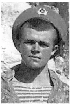 Я родился 17 июня 1963 года в городе Ипатово Ставропольского края Русский - фото 33