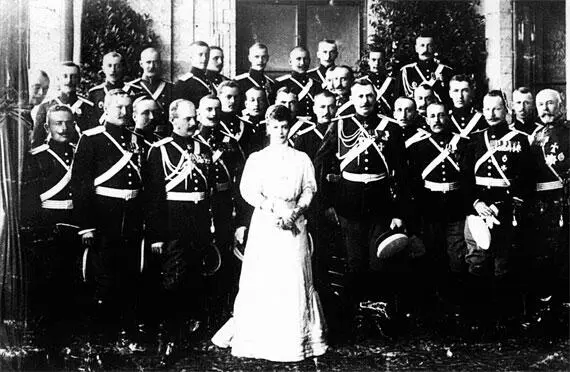 Императрица Мария Федоровна среди офицеров Гатчинский дворец Императрица - фото 172
