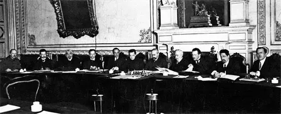 Заседание Временного правительства России В мае 1917 года была создана - фото 174