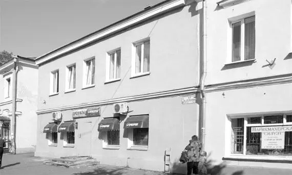 Здание на проспекте Павла I 25 Октября 17 Среди рядовой застройки Большого - фото 202
