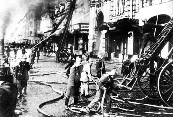 Тушение пожара Фото К Буллы 1914 г Народное образование города ведет свою - фото 246