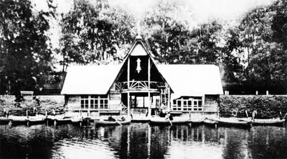 Приоратский парк Лодочная станция В 1910х годах в парке построили деревянное - фото 249