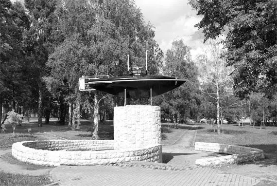 Памятник подлодке С Джевецкого Модель Липовая аллея Основные - фото 263