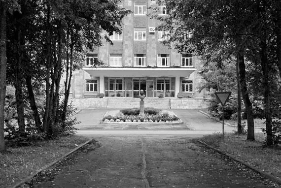 ПИЯФ Бюст академика БП Константинова К юбилею Ленинградской области в - фото 314